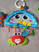 Zawieszka sensoryczna z lusterkiem Podwodne Zwierzątka firmy Lamaze. 