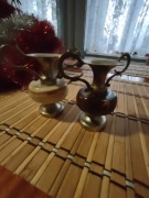 Miniaturowe wazony wykonane z onyksu i mosiądzu