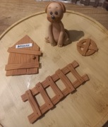 Piesek plus dodatki z masy cukrowej na tort 