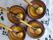 Chochłoma Rosyjskie drewniane malowane miski (4 sztuki) łyżki (4sztuki)