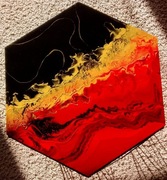 Ręcznie wykonany stolik kawowy zabezpieczony żywicą