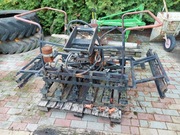 Hydrauliczny chwytak do kostki brukowej