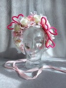 Wianek kwiatowy na głowę z róż, biało-różowy, serce