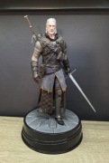 Wiedźmin Figurka Geralt Pancerz Szkoły Niedźwiedzia Dark Horse 