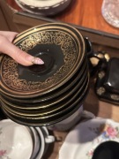 ceramika zestaw talerze i filiżanki