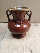 Brązowy wazonik fajans 