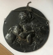 Ryngraf Matka Boska Karmiąca medalion