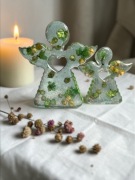 Aniołki z żywicy epoksydowej z zatopionymi kwiatami  Handmade  2 szt.