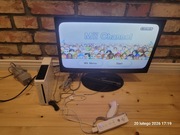 Konsola Nintendo Wii z osprzętem, pilotem i kontrolerem