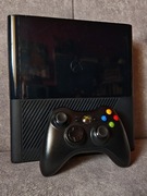 XBOX 360 E - 250GB - komplet - ładny
