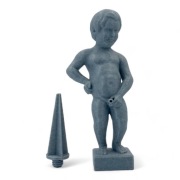 Figurka do doniczki - Chłopiec sikający w kwiaty - ciemny marmur - mała