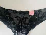 Nowe, koronkowe, czarne  majtki H&M. 