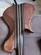 Gitara basową Kania 