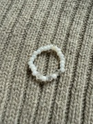 Pierścionek z koralików szklanych