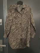 Pieces sukienka koszulowa modny wzór luźny fason hit roz.36