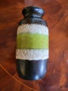 Brązowo-zielono-biały gliniany wazon, Handmade