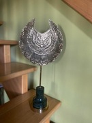 Elegancka ozdoba na marmurowej podstawie