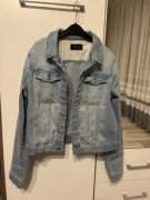 Krótka kurtka jeansowa 