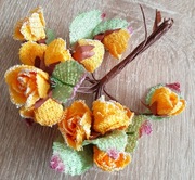 Sztuczne kwiaty papierowe RÓŻYCZKI do stroików,średn.2cm,12 szt.- 3,90 zł