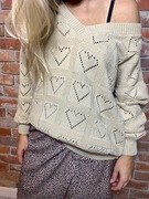 Beżowy sweterek w serduszka, oversize