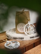 Mini box prezentowy z zawieszka bombką na choinkę 