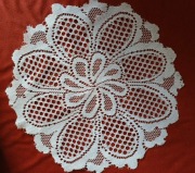 Biała serwetka do koszyczka.