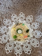 stroik wielkanocny: świeca, zając z mchu DIY