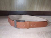 Klasyczny brązowy pasek z metalową klamrą – 109 cm