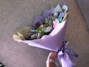 Bukiet z kwiatów ze wstazki satynowej i zdrapek