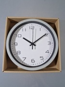 Zegar Ścienny Quartz 20 cm Srebrny Biała Tarcza Wyraźne Cyfry