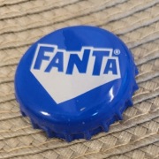 Kapsel Fanta butelkowane