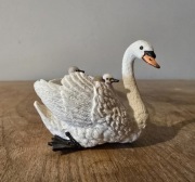 Schleich łabędź z młodymi figurka unikat model wycofany z 2012 r.