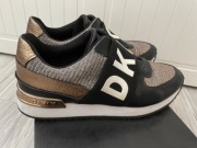 Czarne sneakersy DKNY Marli 39 sneakersy wsuwane slip on DKNY 39