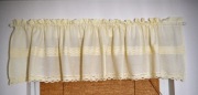 Kremowy lambrekin 2,25 x 47cm.