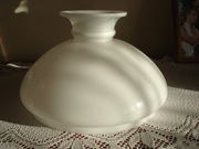 Biały klosz do lampy naftowej