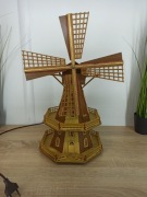 Drewniany model wiatraka z podświetleniem i pozytywką – dekoracja