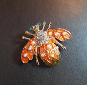 Broszka emaliowany robaczek cyrkonie 