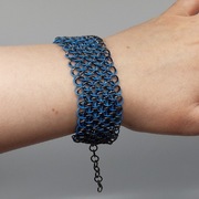 Bransoletka Smocza łuska niebieska chainmaile kolczuga szeroka Handmade