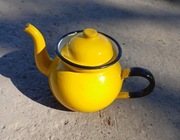 Stary emaliowany czajniczek imbryk PRL ozdoba