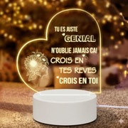 Grawerowana lampka nocna LED USB  – wyjątkowy prezent dla kobiety