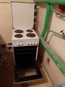 Kuchenka elektryczna 4-palnikowa z piekarnikiem, 3-fazowa z instrukcją 