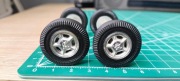 Dwa komplety kół z ośkami do starych modeli 1/24 (GAMA/Bburago)