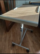 Stolik przyłózkowy