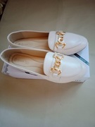 Piękne beżowe mokasyny.  Kolor – beżowy. Marka – Queen Vivi.