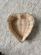 Koszyk w kształcie serca, drewno, metal