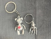 Brelok miś z Kanady z liściem klonowym na brzuszku gratis brelok Kipling