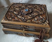 Nowa duża szkatułka na biżuterię z drewna z kluczykiem 