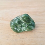 Jadeit naturalny kamień polerowany waga 22,8