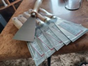 Szpachla Szpachelka 7 cm STAL HARTOWANA / rękojeść BUKOWA