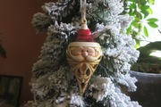 Porcelanowa zawieszka bombka mikołaj porcelanowy mikołaj